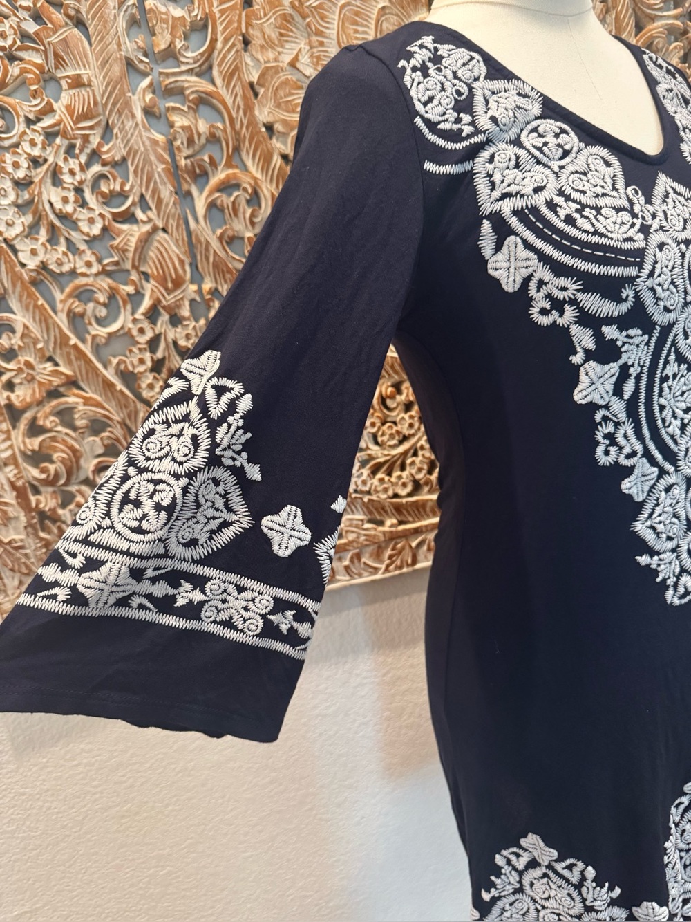 a'gaci Navy Blue 3/4 Flare Sleeves Dress w/ White Embroidery, Lightweight Classy - Picture 7 of 15